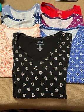 7 Women’s Croft & Barrow V-Neck Tops—Size XXL